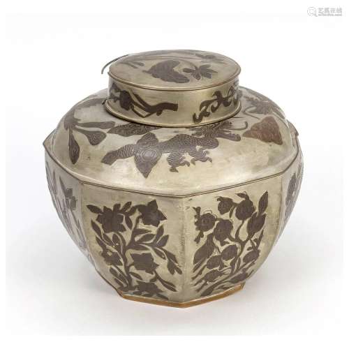 8-cornered lidded pot, China, proba