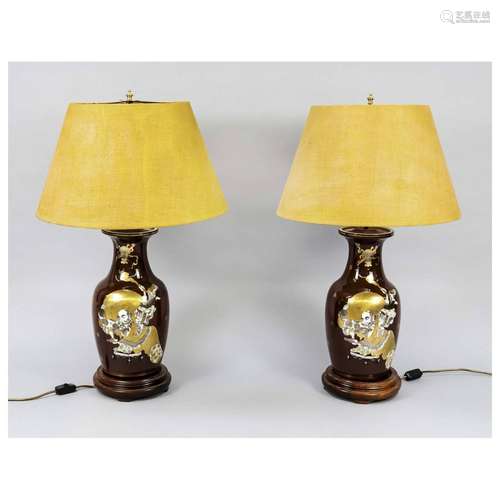 pair of lamps with golden shade, Ja