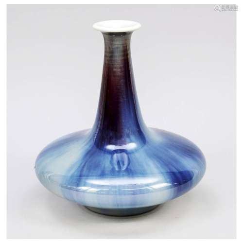 Flat-bellied Junyao vase, China, pr