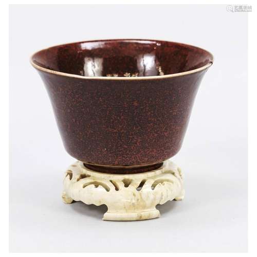 Tea bowl with red leopard skin glaz