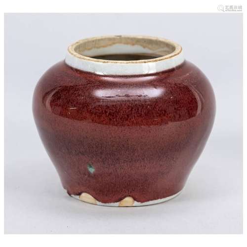 Small oxblood red shoulder pot, Chi