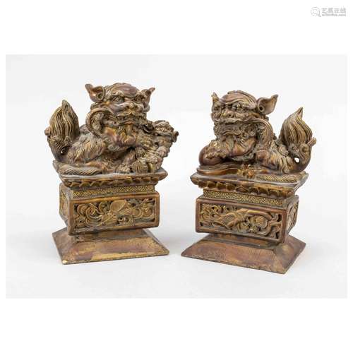 Pair of guardian lions, China, 20th