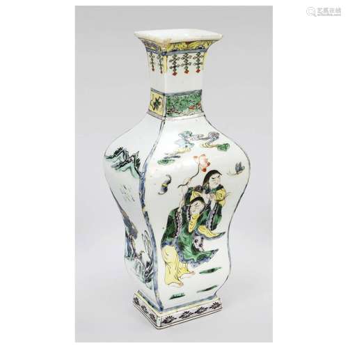 Angular shoulder vase famille verte