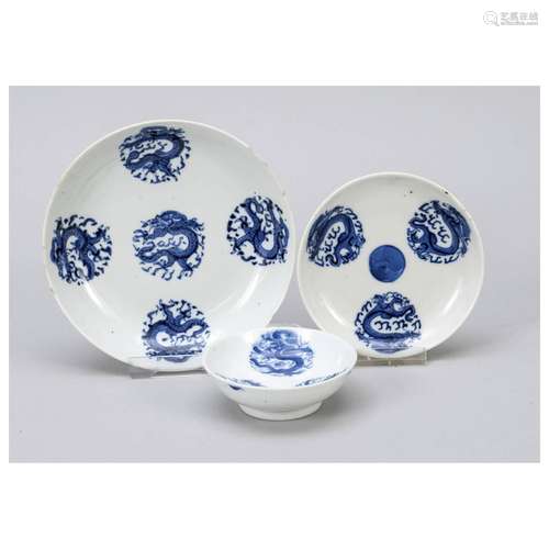 3 porcelain plates with dragon meda