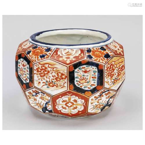 Faceted Imari spherical pot, Japan,