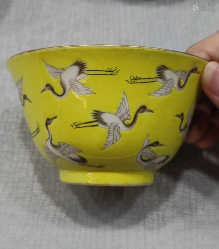 清中期 黄釉粉彩仙鹤图茶碗