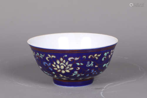 明代 蓝釉花卉纹碗