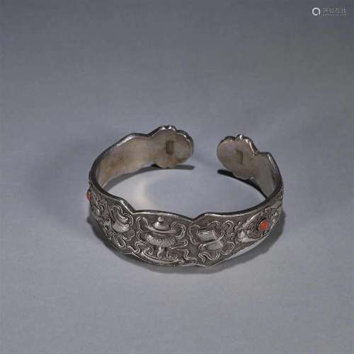 The eight treasures patterned silver bracelet