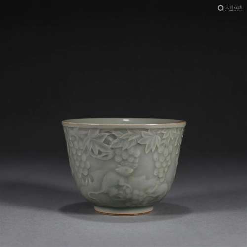 A squirrel and grape patterned Longquan kiln porcelain cup