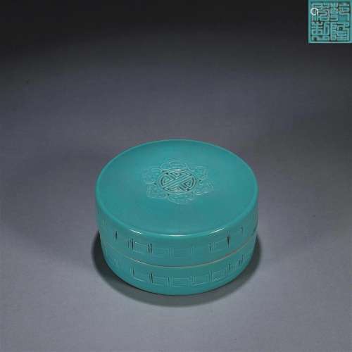 A turquoise green glaze porcelain box