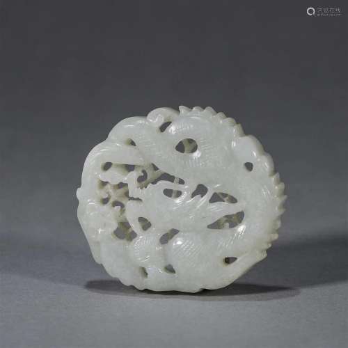 A cloud and dragon patterned jade pendant