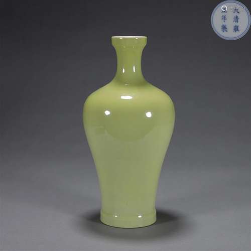 A yellow glaze porcelain vase