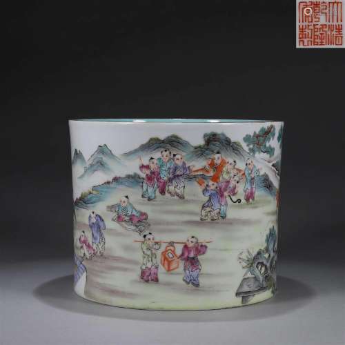 A famille rose figure porcelain brush pot