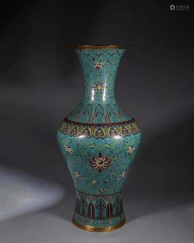 An interlocking flower patterned cloisonne vase