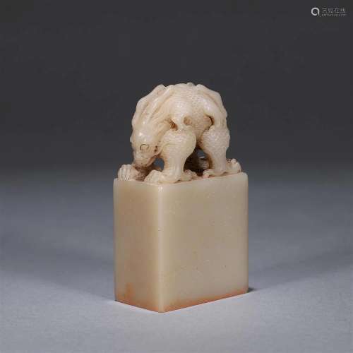 A Shoushan soapstone dragon seal