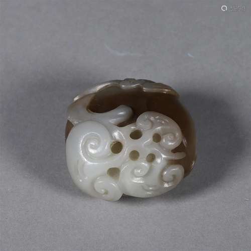 A lucid ganoderma and bat patterned jade ornament