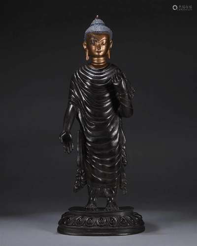 A gilding copper Sakyamuni buddha statue