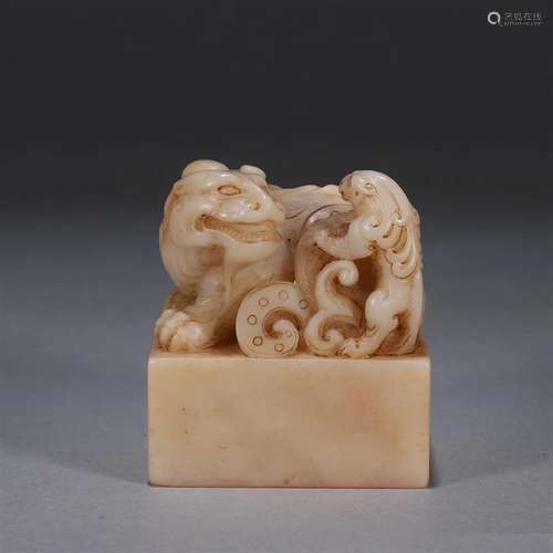 A Shoushan soapstone lion seal