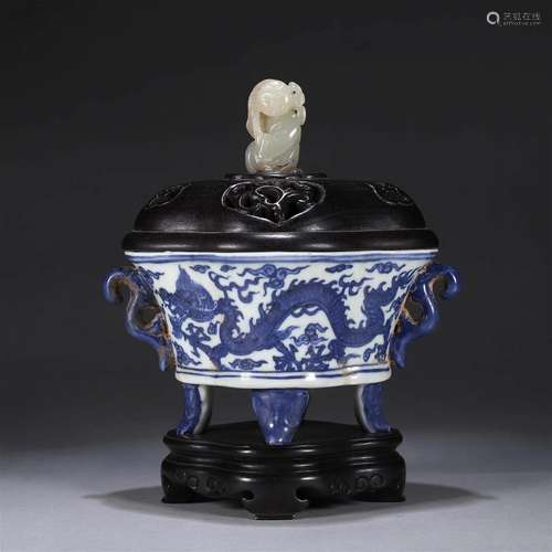 A dragon patterned blue and white porcelain double-eared cen...