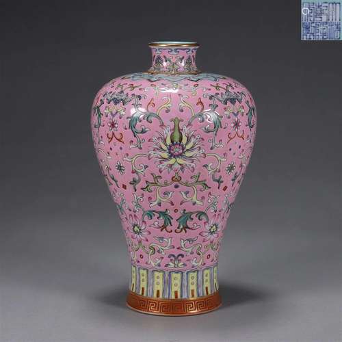 A famille rose interlocking flower porcelain meiping