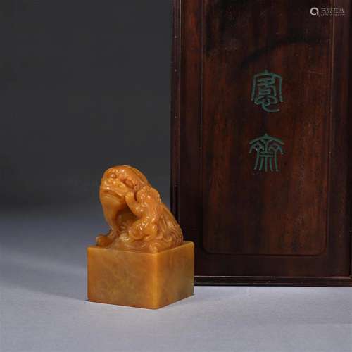 A tianhuang Shoushan soapstone lion seal