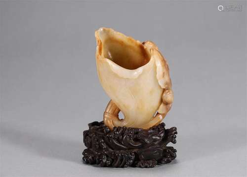 A lotus leaf shaped jade flower holder, Qing dynasty mark