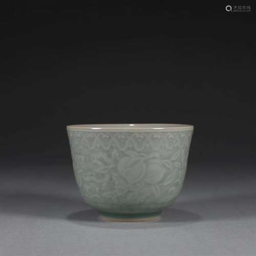 A peach patterned Longquan kiln porcelain cup