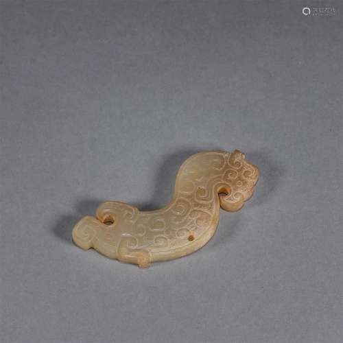 A grain patterned jade dragon pendant