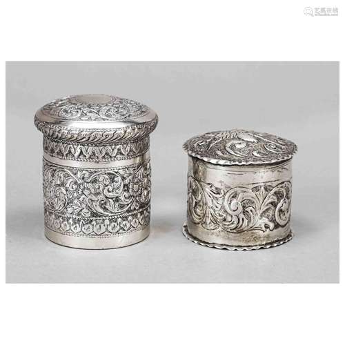 Cylindrical lidded box, England 1887,