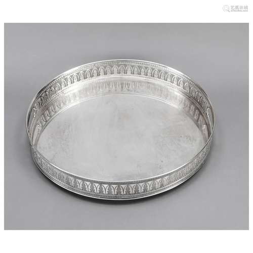 Large oval tray, 20th c., plated, on