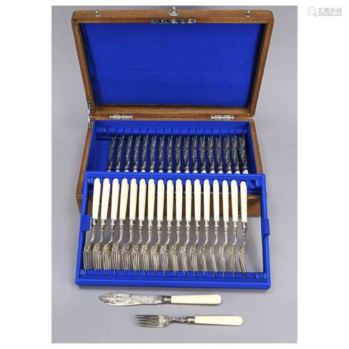 Fish cutlery for 18 persons, England,