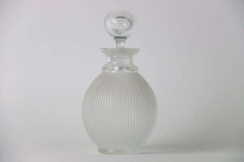 LALIQUE FRANCE. Carafe en cristal, modèle Langeais. Hauteur ...