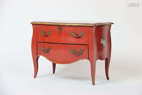 Petite commode d'enfant en bois peint rouge ouvrant à deux t...