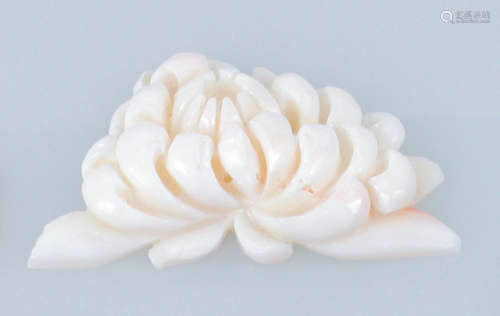 白珊瑚雕花飾件