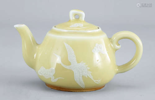 70年代 黃釉堆白茶壺
