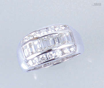 18K白金鑲鑽石戒指