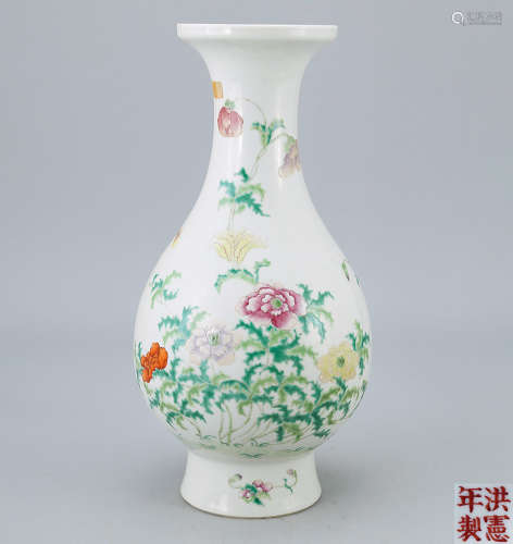 十九世紀 粉彩牡丹花卉琵琶瓶 