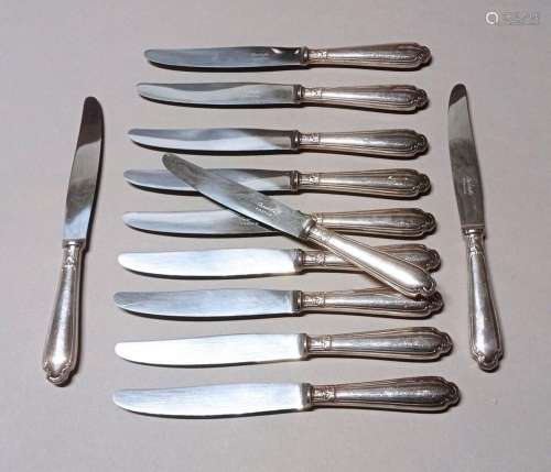 CHRISTOFLESuite de 12 couteaux de table modèle "Pompado...