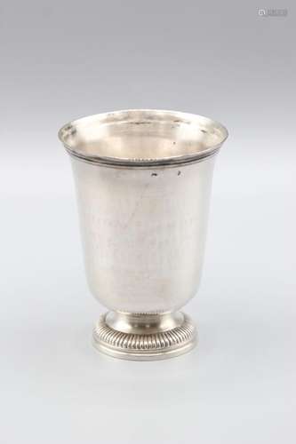 PARIS 1788Timbale tulipe en argent reposant sur un pied godr...