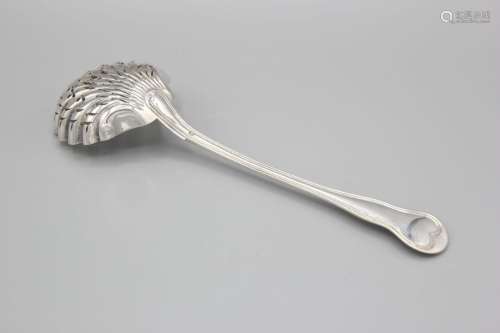 Cuillère à sucre en argent de modèle filets à la spatule vio...