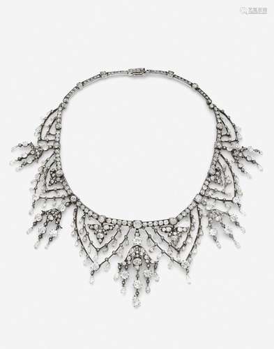 Collier draperieEn argent et or bas titre, serti de diamants...