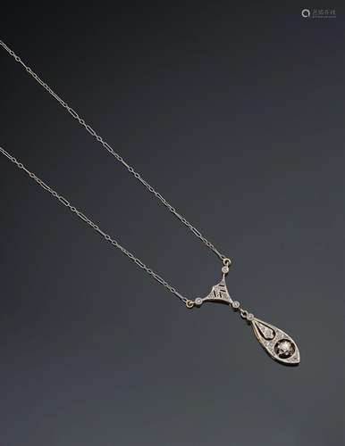 Collier en platine et or jaune, retenant un motif géométriqu...