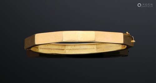 Bracelet « Jonc » à pans en or jaune. Tour de poignet : 15 c...