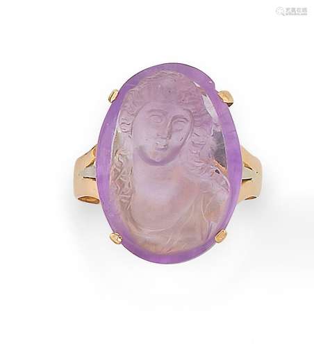 Bague en or jaune (14K), ornée d’un camée sur améthyste repr...