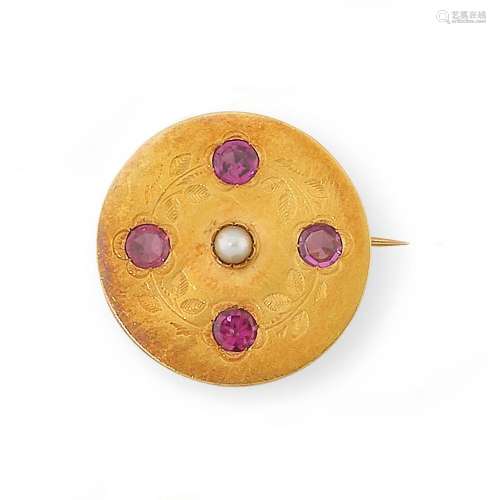Broche circulaire en or jaune, ornée d’une perle bouton enca...