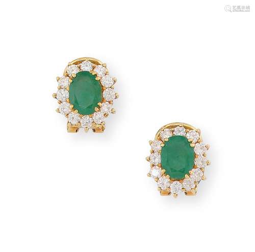 Paire de boucles d’oreilles « Fleur » en or jaune, ornées d’...