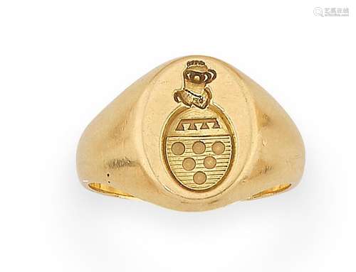 Bague « Chevalière » en or jaune gravée d’armoiries sous hea...