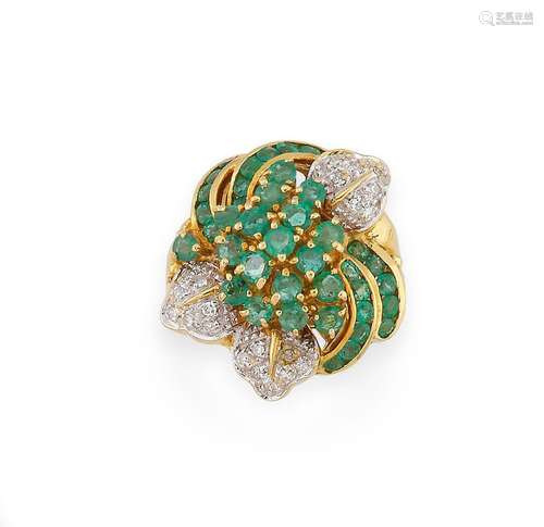 Bague en or jaune, à décor de feuillages pavés de diamants t...