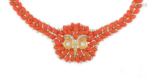 Collier « Tête de hiboux » en or jaune et corail, imitant le...