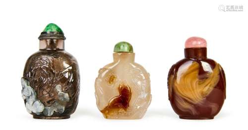 THREE CHINESE CARVED AGATE SNUFF BOTTLES, 19TH CENTURY, QING...